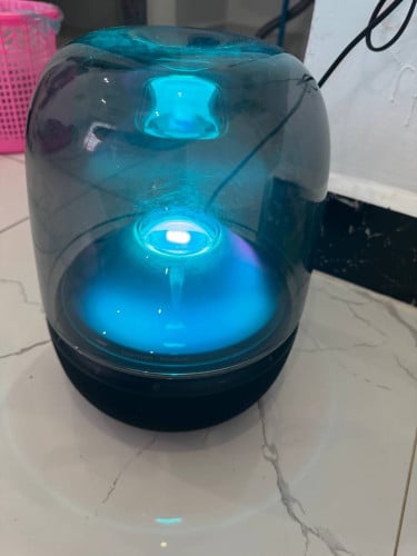 Aura studio 5 Bluetooth speaker