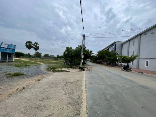 Code #KF162006🏡 ដីលក់បន្ទាន់ នៅជិតផ្សារកំបូល🔹 តំលៃ: 720,000$ (ចរចារ)🔹 ទំហំដី: 4721ម៉ែត្រការ៉េ