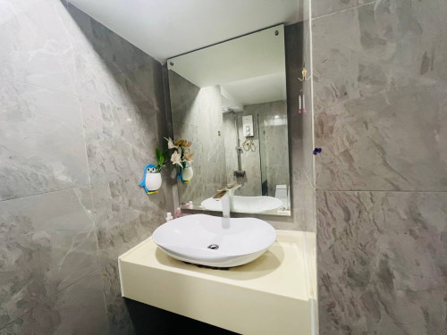 Condo for rent UK 548