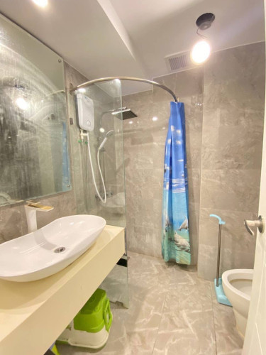 Condo for rent UK 548