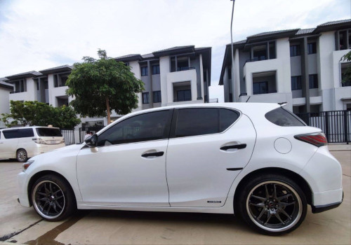 CT 200h 2012 For Rent /出租
