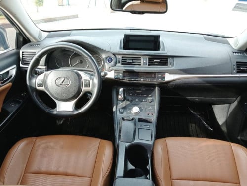 CT 200h 2012 For Rent /出租
