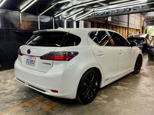 CT 200h 2013 For Rent /出租