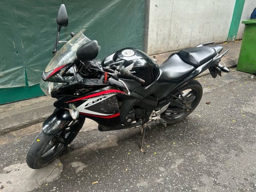 Honda CBR 150cc year 2015 មានពន្ធ