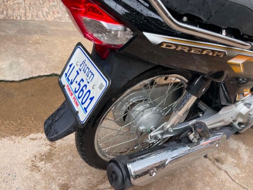 Honda Dream 025ឡើង026នៅស្អាតមានកាតគ្រីត្រឹមត្រូវលក់1650$