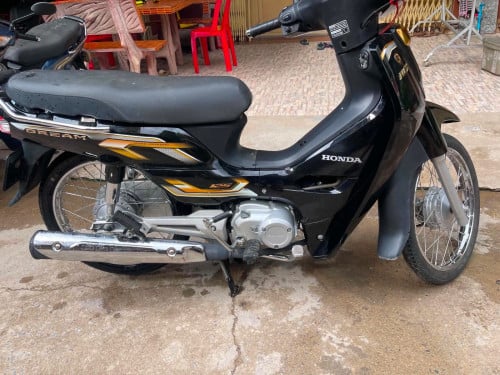Honda Dream 025ឡើង026នៅស្អាតមានកាតគ្រីត្រឹមត្រូវលក់1650$