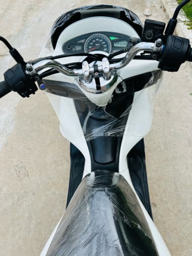 HONDA PCX 012ជប៉ុនសុទ្ធ100% កម្លាំង125cc ម៉ាស៊ីនតាន់ហាប់នែនស្ងាត់ជិះស្រួលស្ទុះខ្លាំងមានពន្ធ