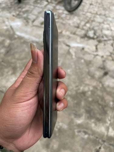 Huawei​ Mate​ x5​(only Phone)​ Ram12g,​ 512g​ អេក្រង់​ក្នុងក្រៅស្អាត 530$។ ស្ទើរកែមតែបន្តិចទេ។