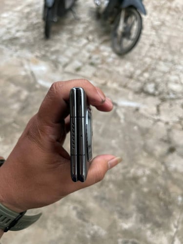 Huawei​ Mate​ x5​(only Phone)​ Ram12g,​ 512g​ អេក្រង់​ក្នុងក្រៅស្អាត 530$។ ស្ទើរកែមតែបន្តិចទេ។