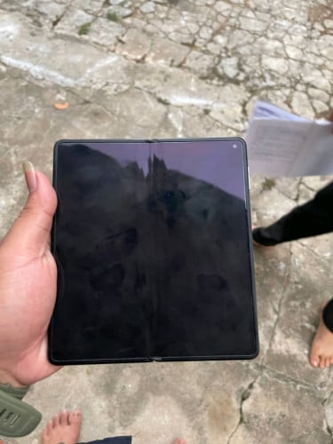 Huawei​ Mate​ x5​(only Phone)​ Ram12g,​ 512g​ អេក្រង់​ក្នុងក្រៅស្អាត 530$។ ស្ទើរកែមតែបន្តិចទេ។