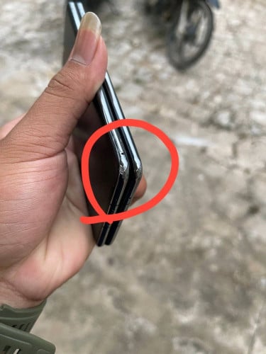 Huawei​ Mate​ x5​(only Phone)​ Ram12g,​ 512g​ អេក្រង់​ក្នុងក្រៅស្អាត 530$។ ស្ទើរកែមតែបន្តិចទេ។
