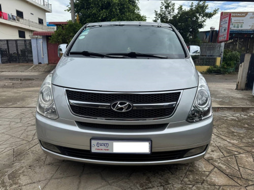 HYUNDAI Starex 2009 For Rent /出租