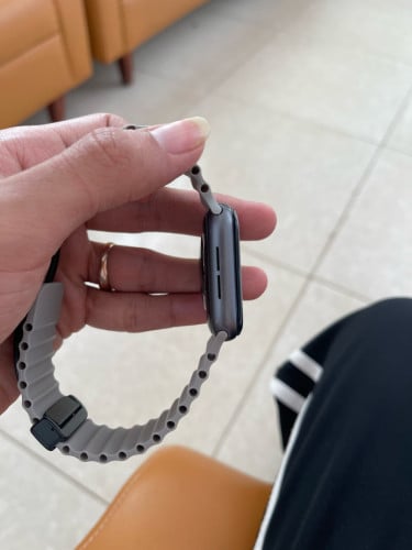 I watch s4 44MM លក់ប្រញាប់លុយ