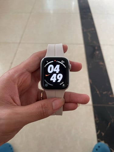 I watch s4 44MM នៅស្អាត 97%