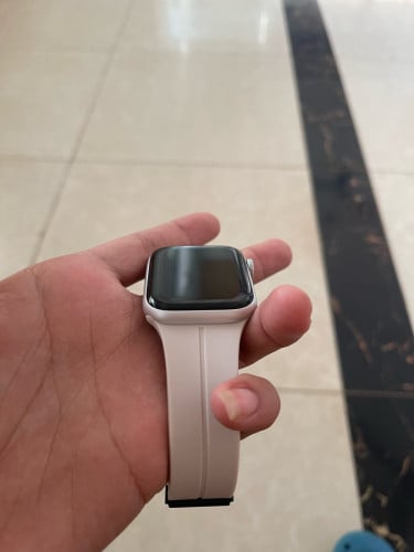 I watch s4 44MM នៅស្អាត 97%