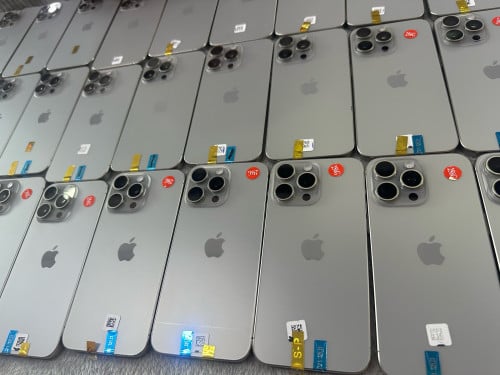 iPhone 15promax 256g LLA សំនុំហ្សីន 659$ 699$