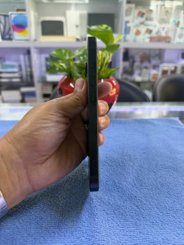 iPhone 16e 128 99%