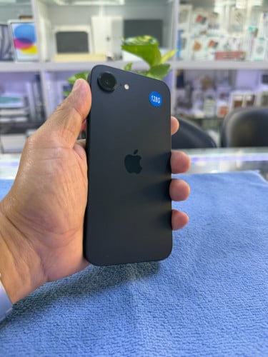 iPhone 16e 128 99%