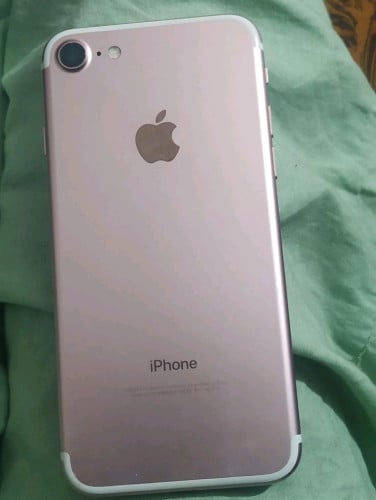 Iphone 7g 32g នៅស្អាត់85% ថ្មនៅ87%កាំមេរ៉ាច្បាសមុខក្រោយលក់30$ចងបានឆាតមកបងៗ