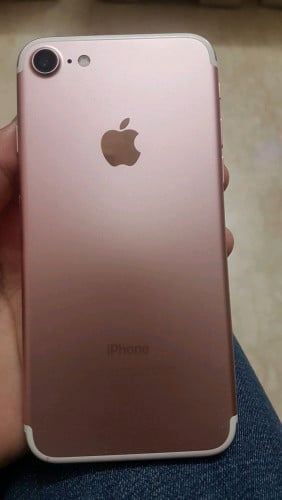 Iphone 7g 32g ថ្មសល់87% នៅស្អាត់88% លក់30$