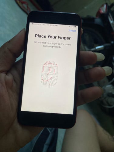 iPhone 8G 64G សានុំសុីនស្អាតពណ៍ក្រហមមានហុងស៊ុយ