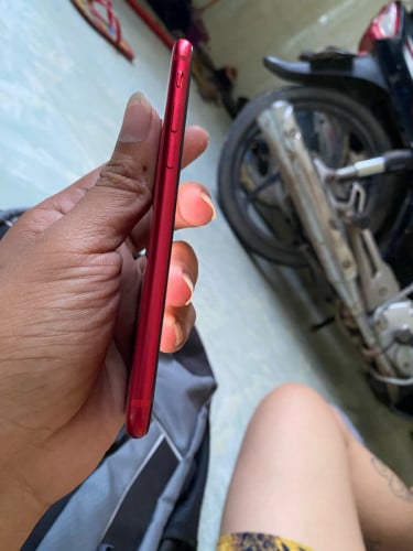 iPhone 8G 64G សានុំសុីនស្អាតពណ៍ក្រហមមានហុងស៊ុយ