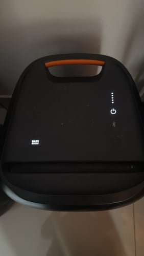 JBL Party Box 100 នៅថ្មីស្អាត លក់ព្រោះមិនសូវបានប្រើព្រោះមាន Speaker ច្រើន