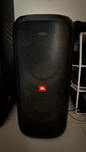 JBL Party Box 100 នៅថ្មីស្អាត លក់ព្រោះមិនសូវបានប្រើព្រោះមាន Speaker ច្រើន