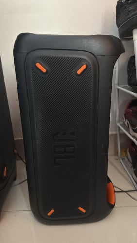 JBL Party Box 100 នៅថ្មីស្អាត លក់ព្រោះមិនសូវបានប្រើព្រោះមាន Speaker ច្រើន