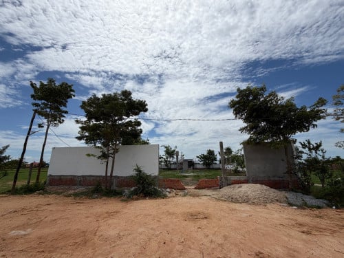 ដីលក់6kmពីផ្សារចាស់ Land for sale at Tavern Road Siemreap