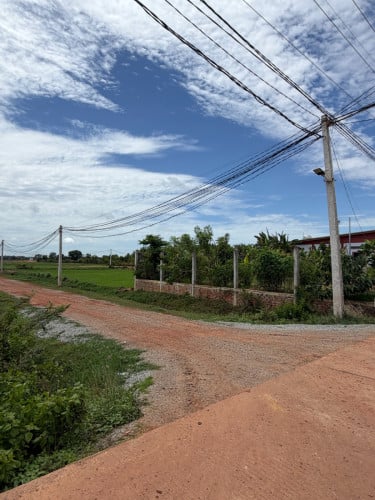 ដីលក់6kmពីផ្សារចាស់ Land for sale at Tavern Road Siemreap