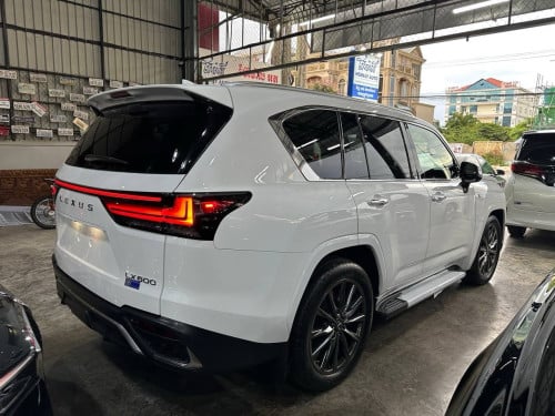 Lexus Lx600 F-Sport 2022 Full Options ទ្វារបុឺតអូតូ 4 ទ្វារ 2 keys ម៉ាស៊ីន : V6 3.5L Twin Turbo