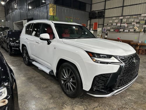 Lexus Lx600 F-Sport 2022 Full Options ទ្វារបុឺតអូតូ 4 ទ្វារ 2 keys ម៉ាស៊ីន : V6 3.5L Twin Turbo