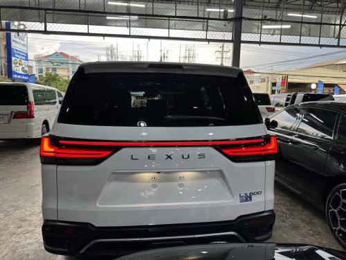 Lexus Lx600 F-Sport 2022 Full Options ទ្វារបុឺតអូតូ 4 ទ្វារ 2 keys ម៉ាស៊ីន : V6 3.5L Twin Turbo