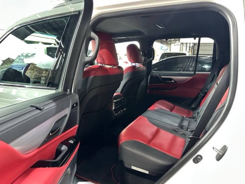 Lexus Lx600 F-Sport 2022 Full Options ទ្វារបុឺតអូតូ 4 ទ្វារ 2 keys ម៉ាស៊ីន : V6 3.5L Twin Turbo