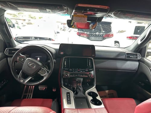 Lexus Lx600 F-Sport 2022 Full Options ទ្វារបុឺតអូតូ 4 ទ្វារ 2 keys ម៉ាស៊ីន : V6 3.5L Twin Turbo