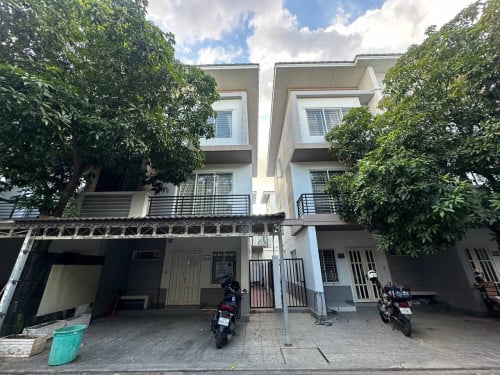 Link house LC2 side 1m for Rent at Borey Peng huoth The Star Natural ( PC Market )