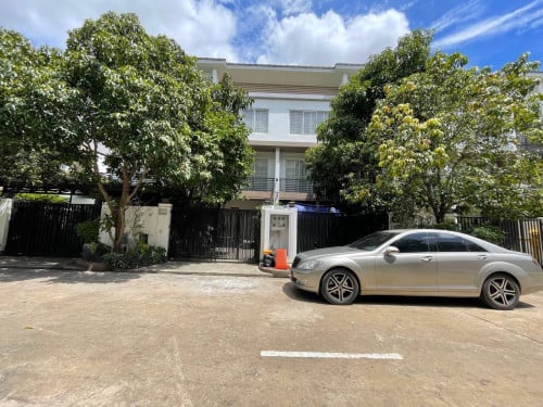 Link house LD2 for rent very urgent