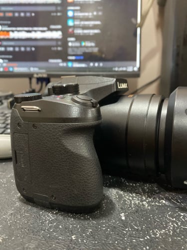 LUMIX FZ300 zoom បានឆ្ងាយណាស់ 280$