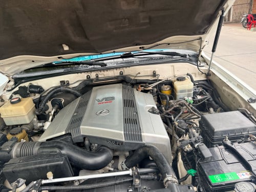 Lx470/2003ម្ចាស់លក់ដូរសេរី:16800$