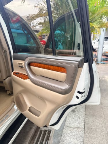 Lx470/2003ម្ចាស់លក់ដូរសេរី:16800$