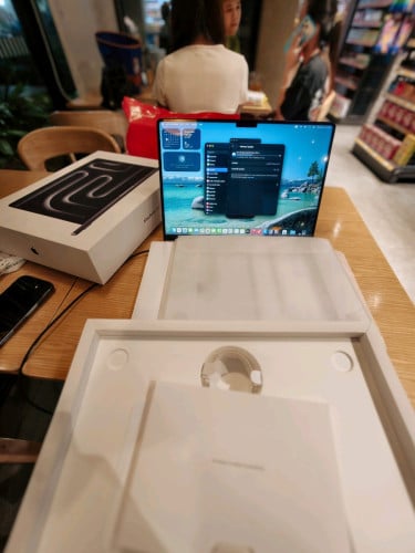 MacBook Pro M5 X/A ធានាក្រុមហ៊ុនមួយឆ្នាំ 99.99%