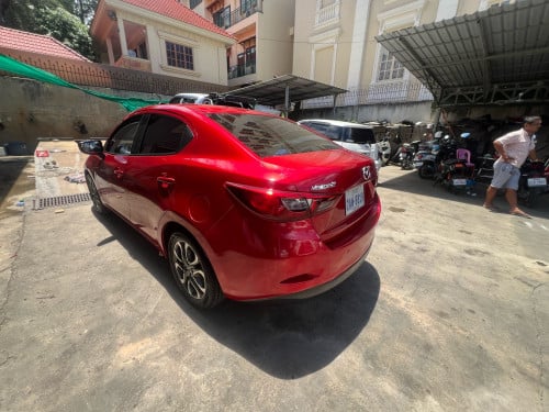 Mazda 2 ឆ្នាំ2016 ធានាឡានថ្មីសុីន១ជុំ ឡានប្រើតិច ម្ចាស់ដើមទី១ប្រើថែណាស់
