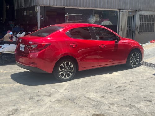 Mazda 2 ឆ្នាំ2016 ធានាឡានថ្មីសុីន១ជុំ ឡានប្រើតិច ម្ចាស់ដើមទី១ប្រើថែណាស់