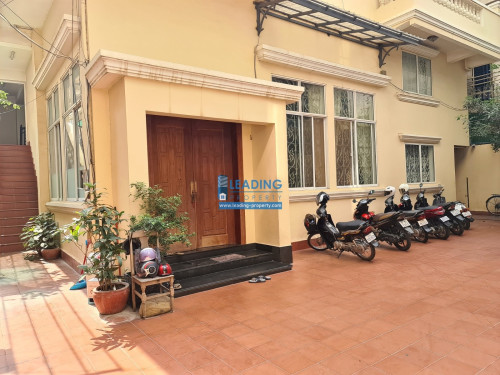 N028 | Nice and Clean, 2 Bedrooms Apartment For Rent in BKK3