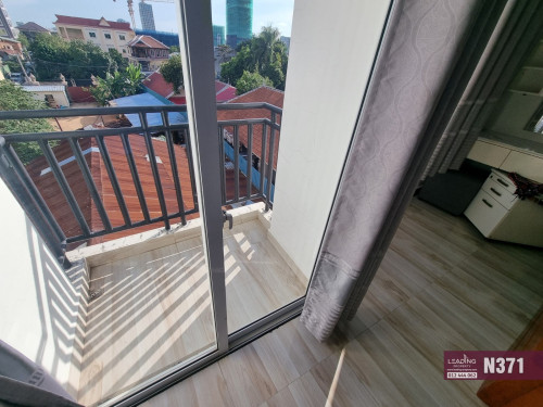 N371 | Nice Western Apartment 1 Bed Unit For Rent Near Boeng Trabek Market