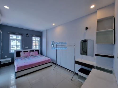 N554 | Western 1 Bedroom Apartment For Rent Near Russian Market Free Wifi