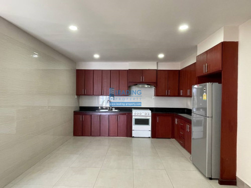 N568 | 3 Bedrooms Apartment For Rent in BKK2 Area
