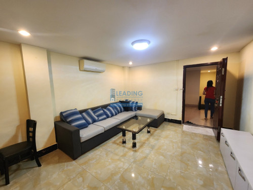 N766 | Elevator Western Apartment 1 Bedroom in Daun Penh For Rent Free Wifi