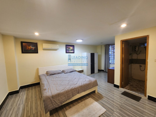 N766 | Elevator Western Apartment 1 Bedroom in Daun Penh For Rent Free Wifi